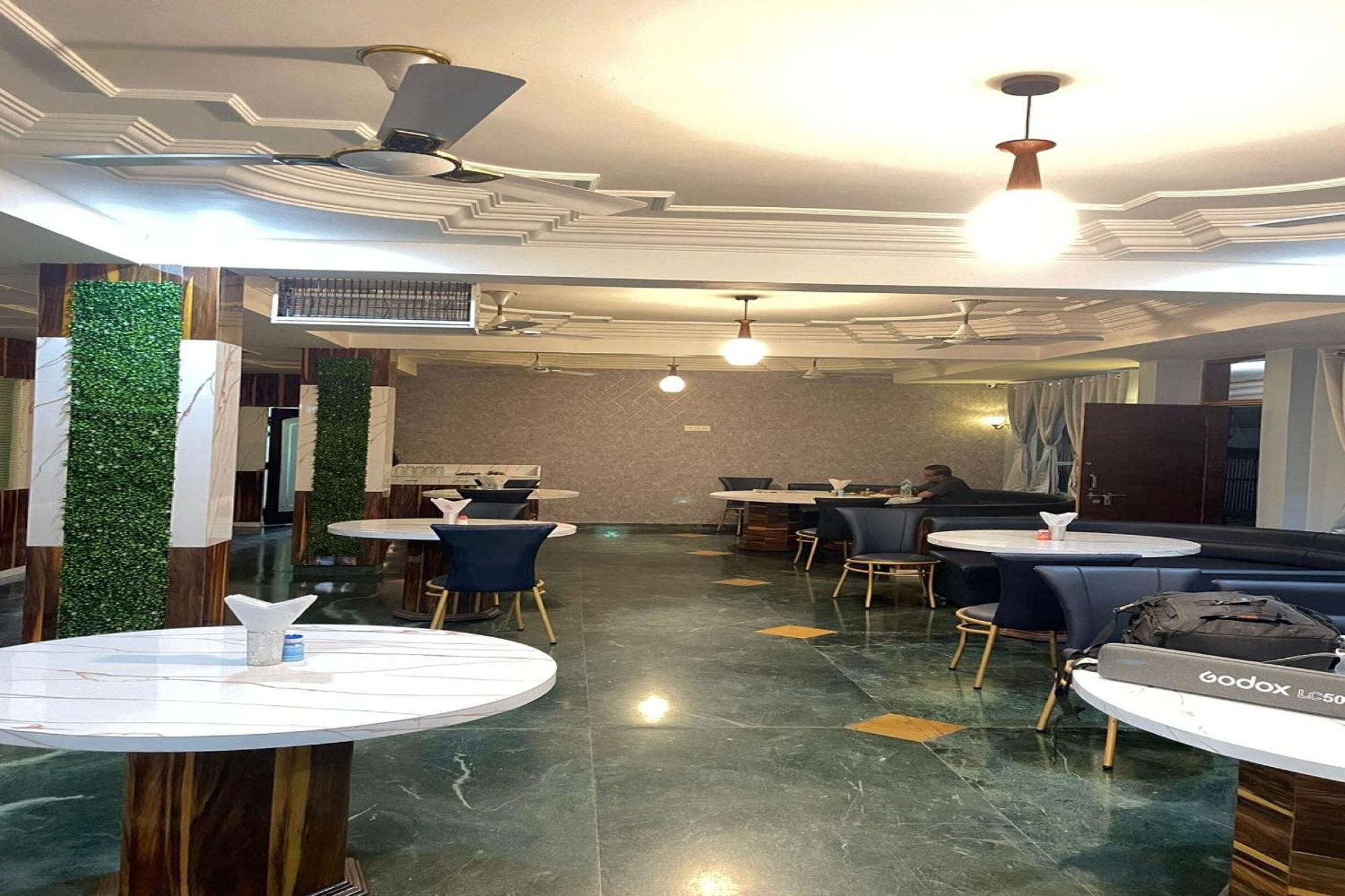 Oyo Hotel Rajshree Akolia Exteriör bild